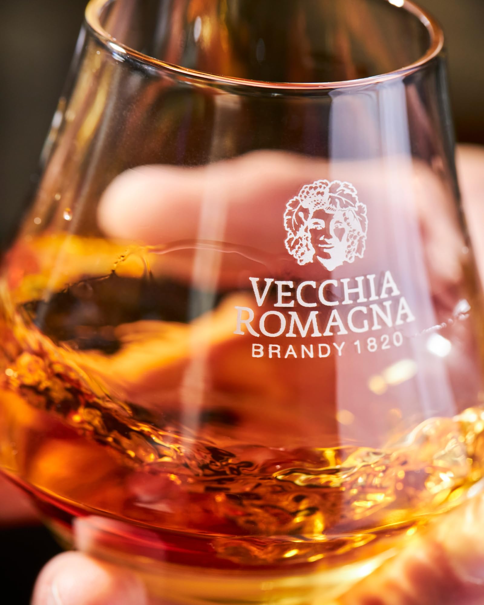 vecchia-romagna-etichetta-nera-brandy-70cl-special-pack-con-bicchiere image 5