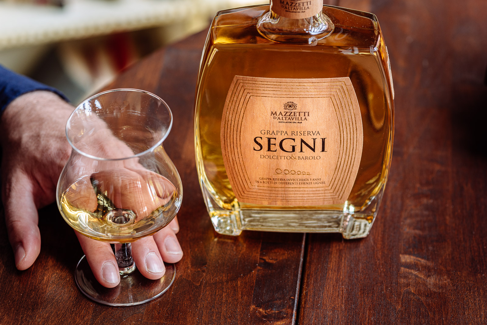 mazzetti-d-altavilla-segni-grappa-riserva-affinata-5-anni-in-legni-pregiati image 4