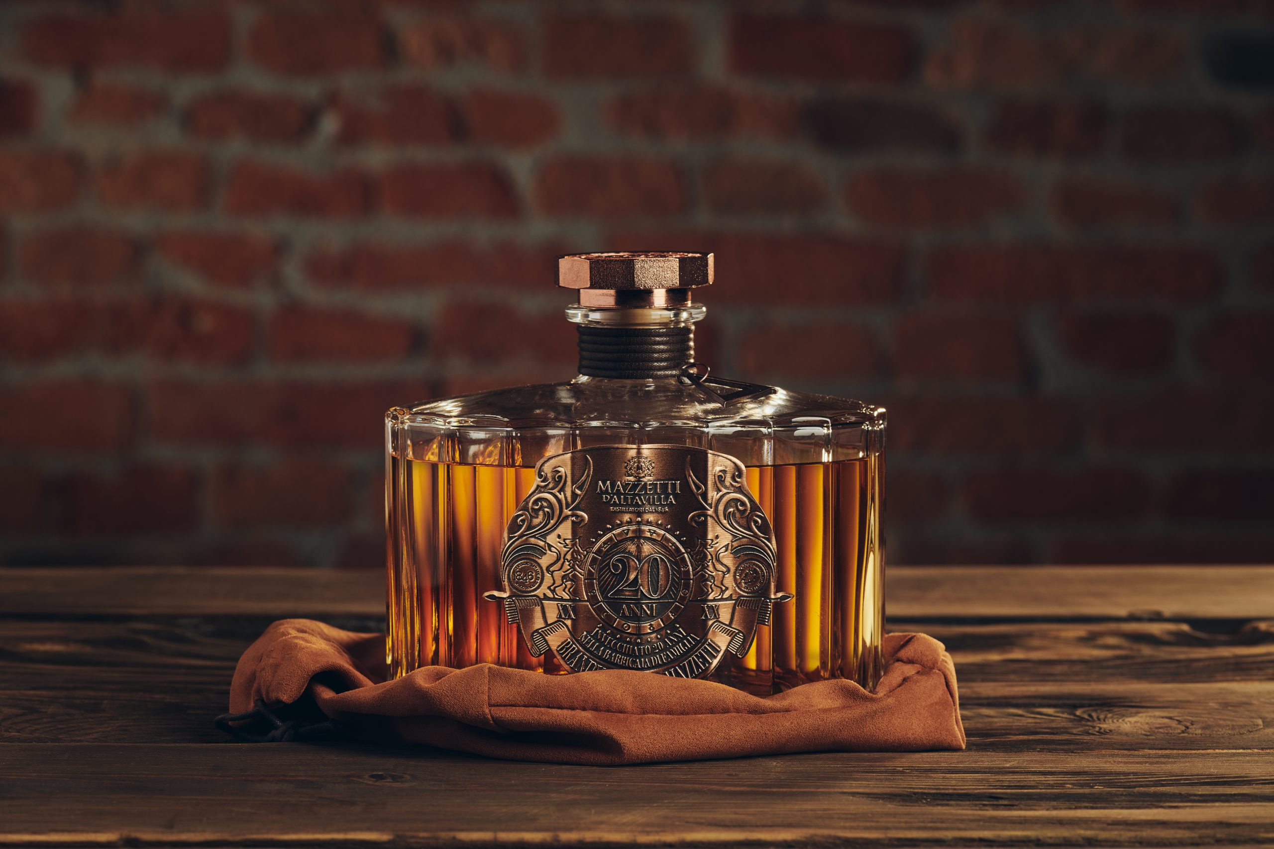 mazzetti-d-altavilla-brandy-invecchiato-20-anni-acquavite-di-vino image 2