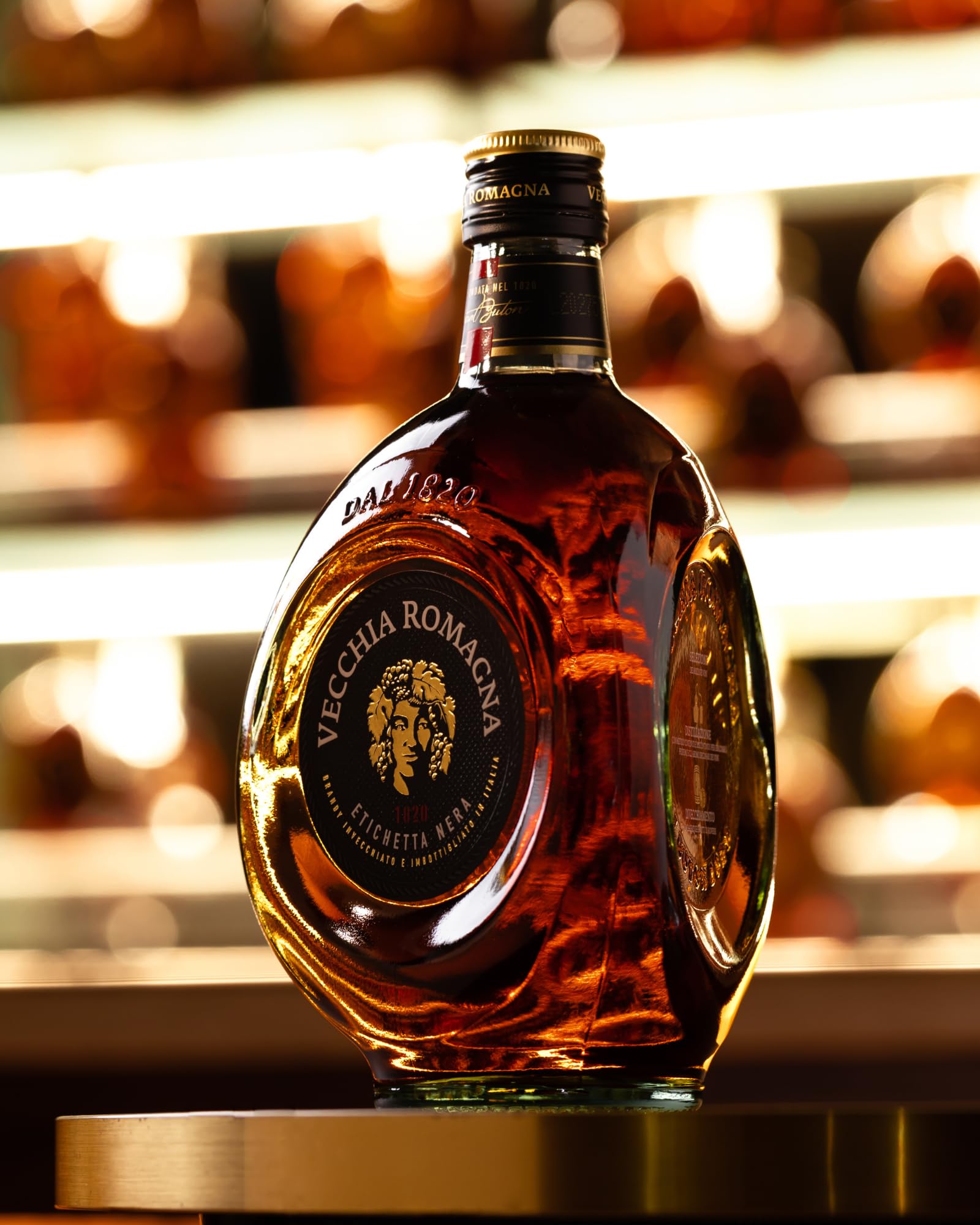 vecchia-romagna-etichetta-nera-brandy-70cl-special-pack-con-bicchiere image 3