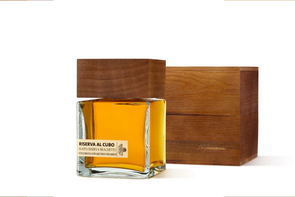 mazzetti-d-altavilla-riserva-al-cubo-con-grappa-riserva-di-brachetto image 1