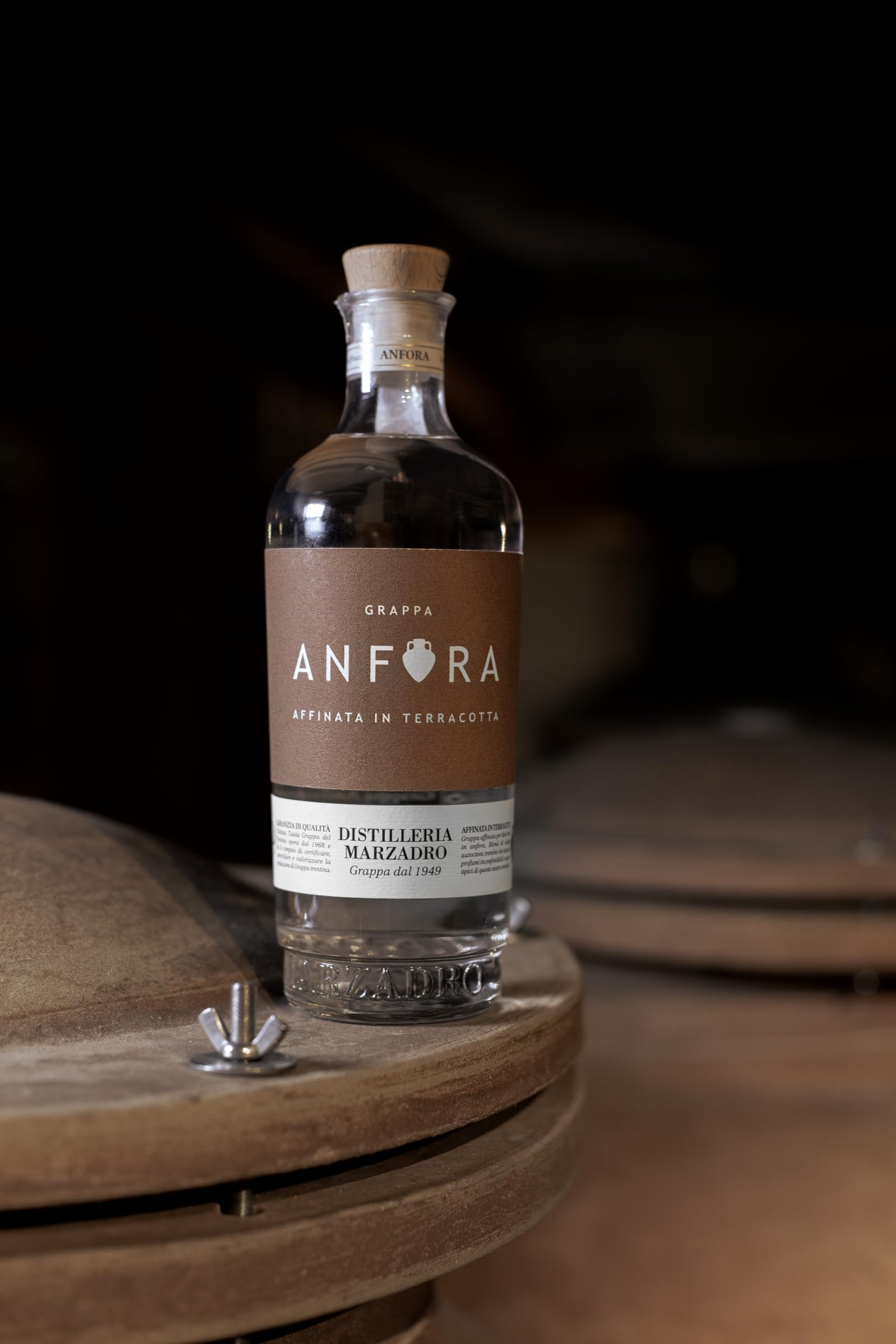 marzadro-grappa-anfora-affinata-10-mesi-in-terracotta-700ml image 2
