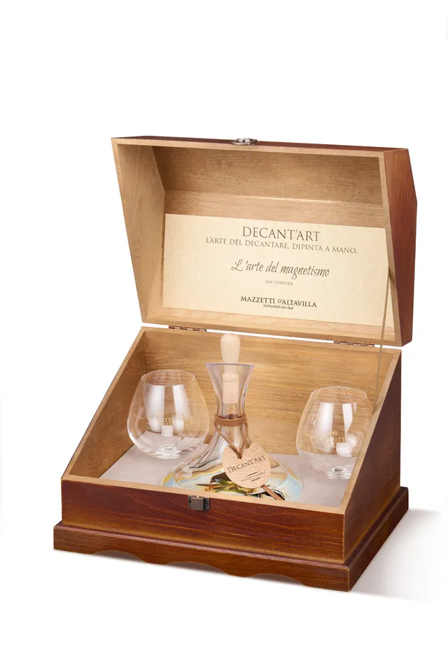 mazzetti-d-altavilla-decant-art-ren-magritte-grappa-di-moscato-giovane image 1