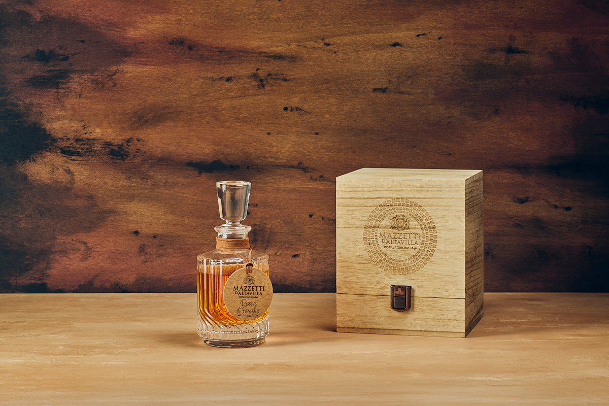 mazzetti-d-altavilla-decanter-anima-liquida-con-grappa-di-barolo-riserva-18-mesi image 2